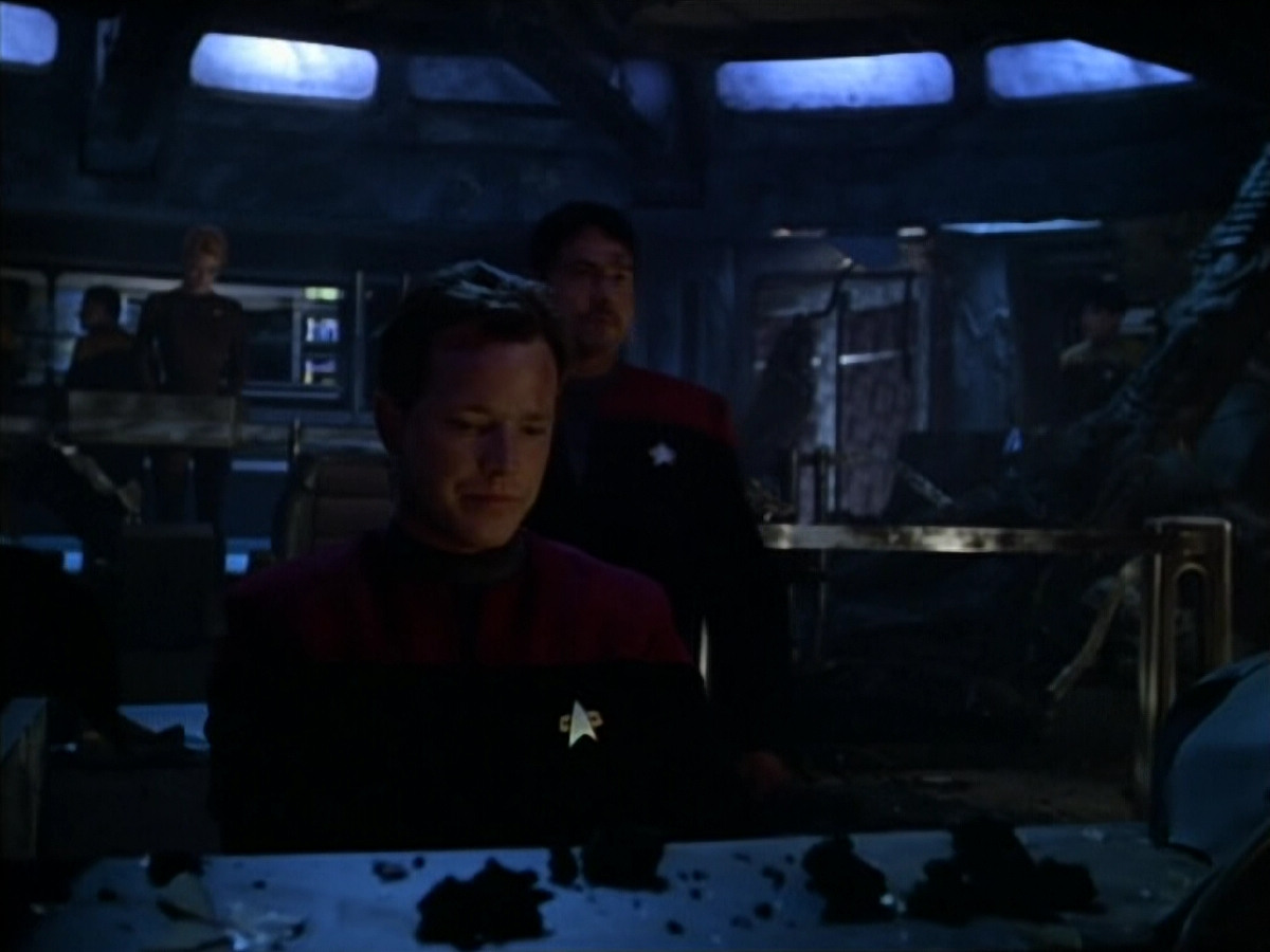 extant_StarTrek_VOY_4x08-YearOfHellPart1_03478.jpg