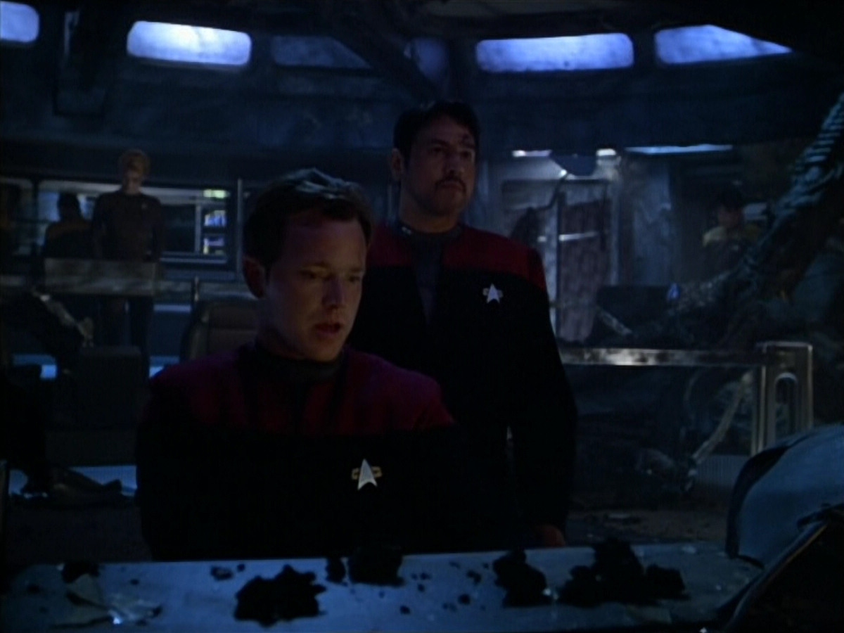 extant_StarTrek_VOY_4x08-YearOfHellPart1_03479.jpg