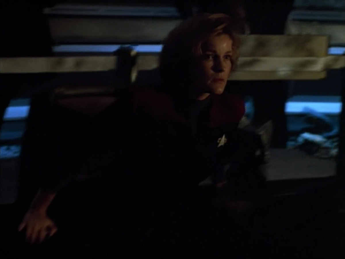 extant_StarTrek_VOY_4x08-YearOfHellPart1_03484.jpg
