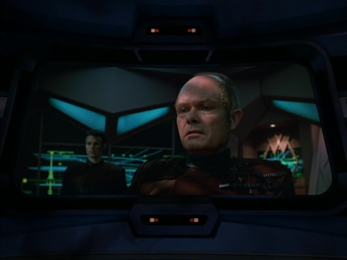 extant_StarTrek_VOY_4x08-YearOfHellPart1_03496.jpg