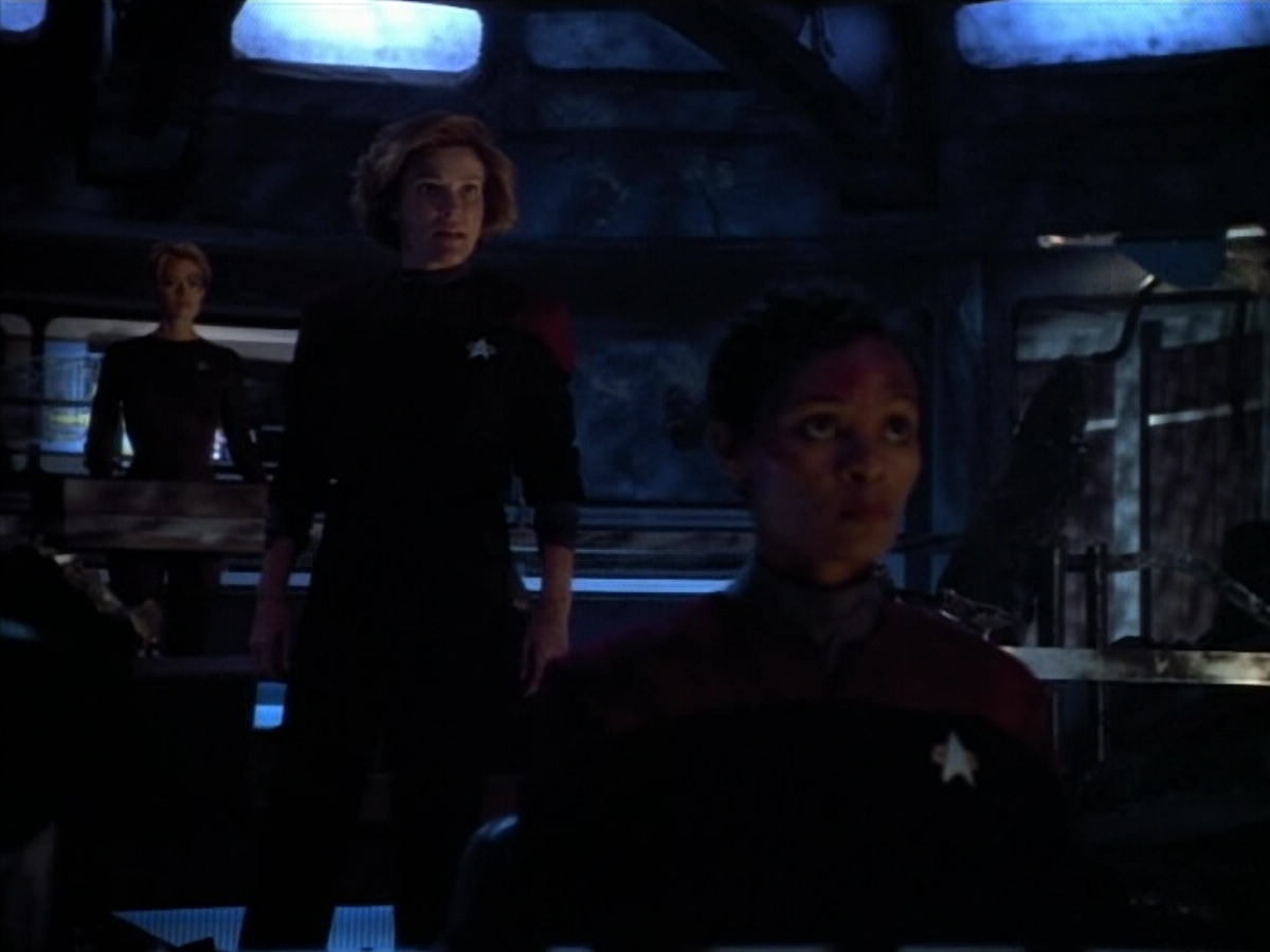 extant_StarTrek_VOY_4x08-YearOfHellPart1_03504.jpg