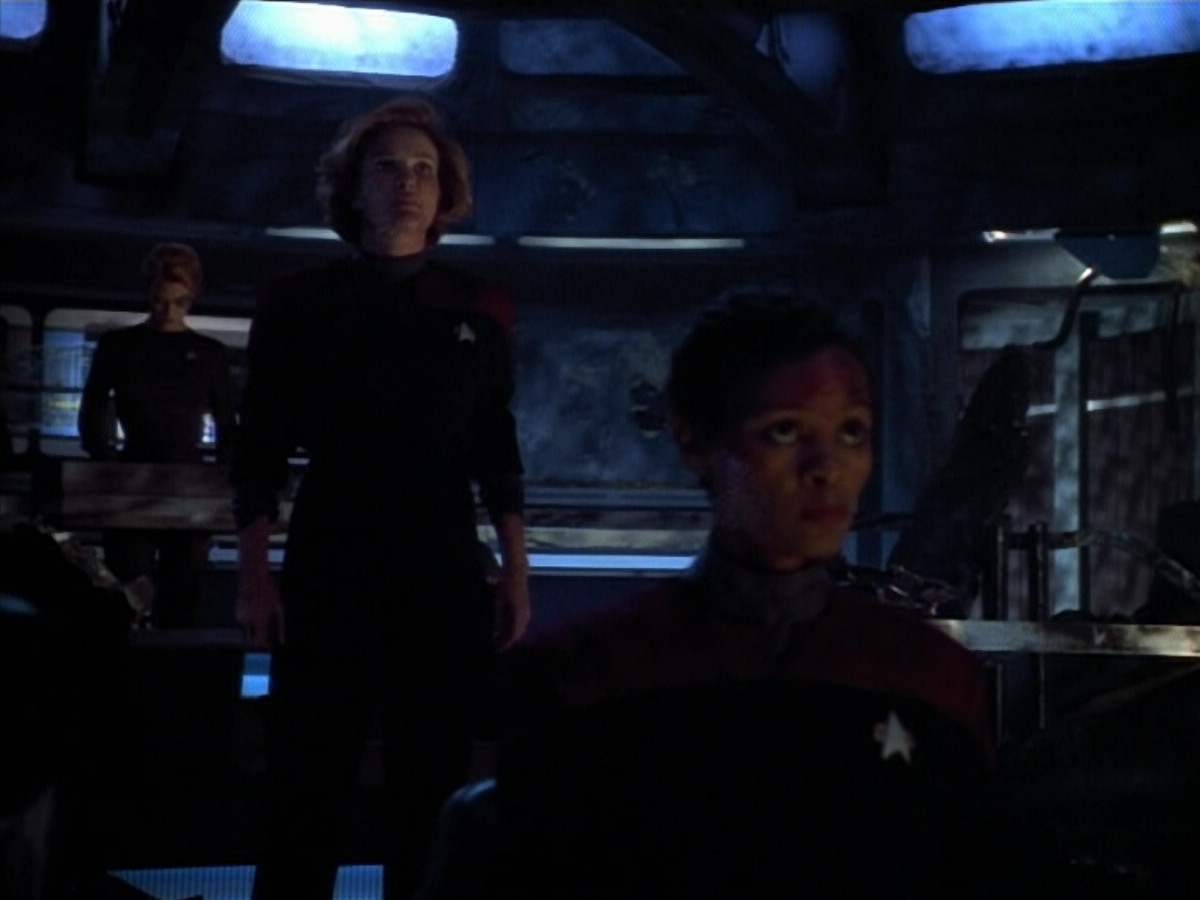 extant_StarTrek_VOY_4x08-YearOfHellPart1_03520.jpg