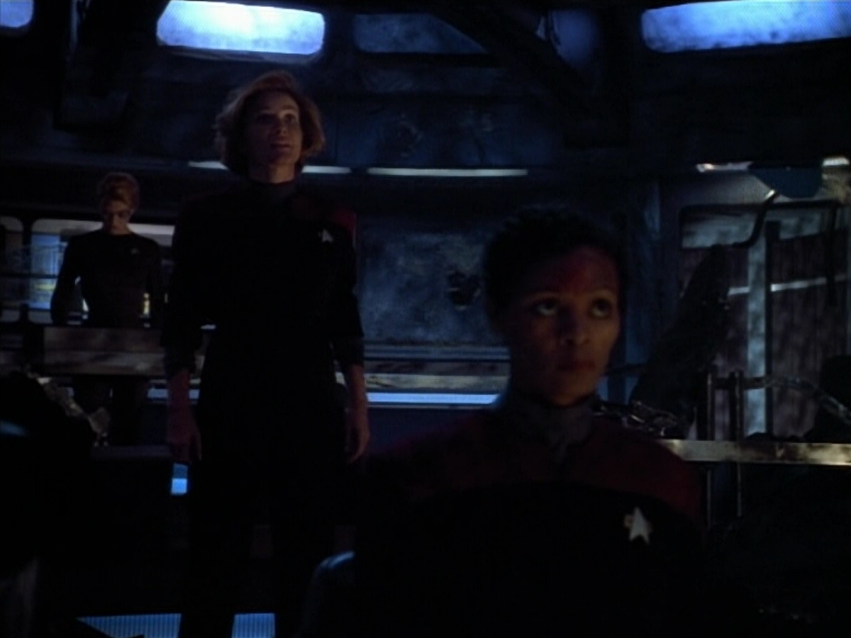extant_StarTrek_VOY_4x08-YearOfHellPart1_03525.jpg