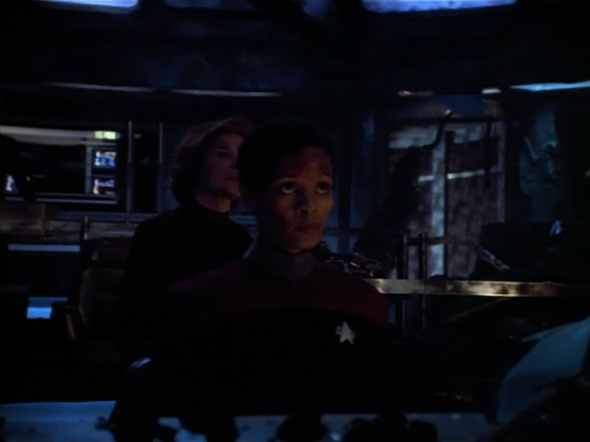 extant_StarTrek_VOY_4x08-YearOfHellPart1_03534.jpg
