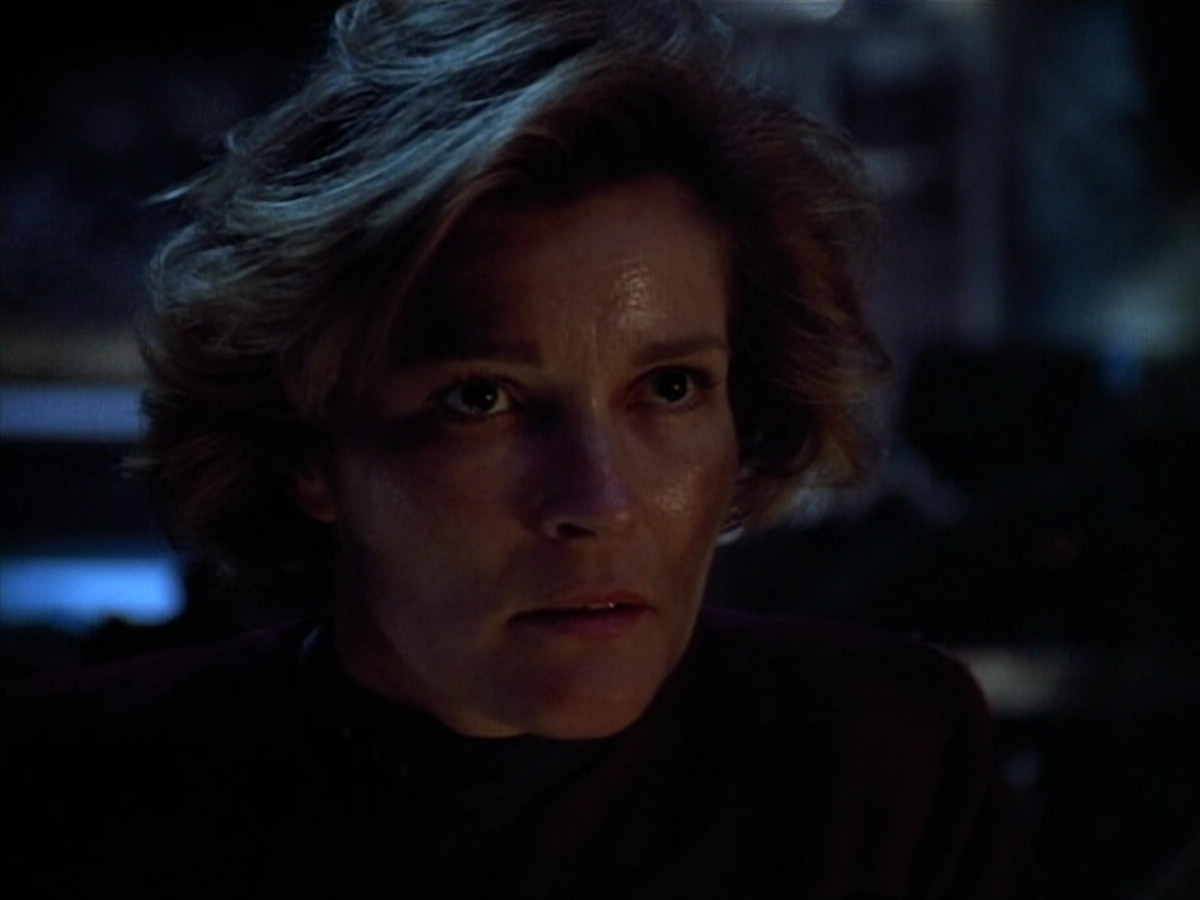 extant_StarTrek_VOY_4x08-YearOfHellPart1_03561.jpg