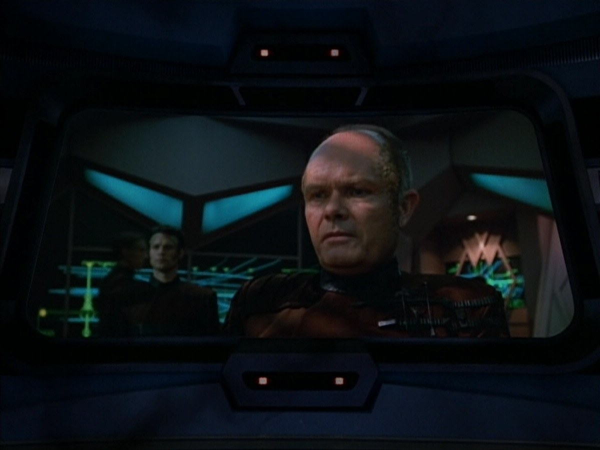 extant_StarTrek_VOY_4x08-YearOfHellPart1_03575.jpg