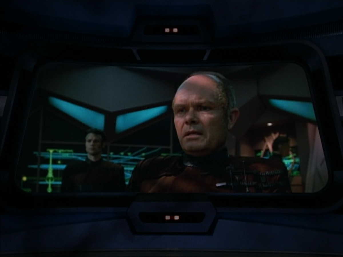 extant_StarTrek_VOY_4x08-YearOfHellPart1_03578.jpg