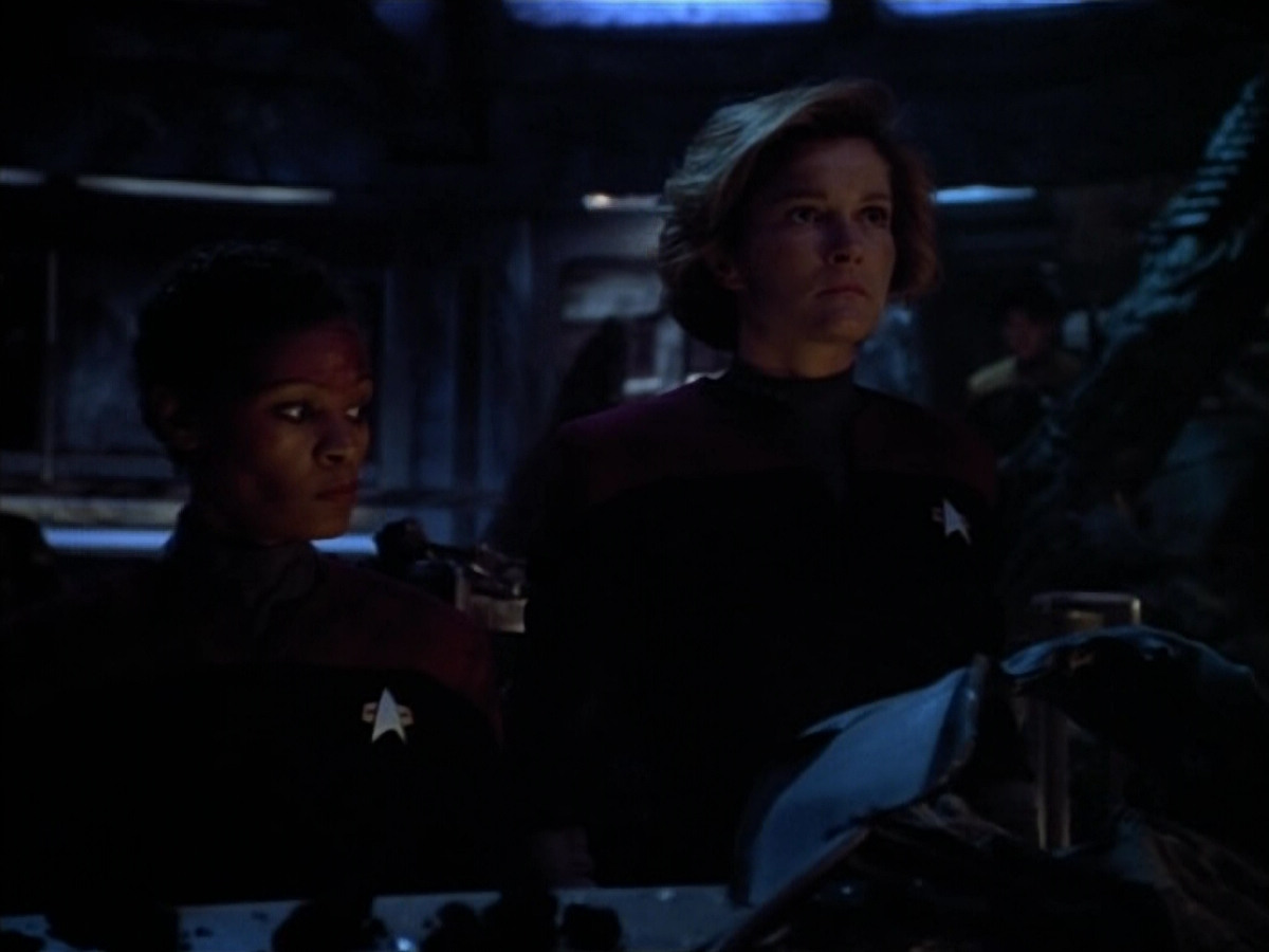 extant_StarTrek_VOY_4x08-YearOfHellPart1_03585.jpg