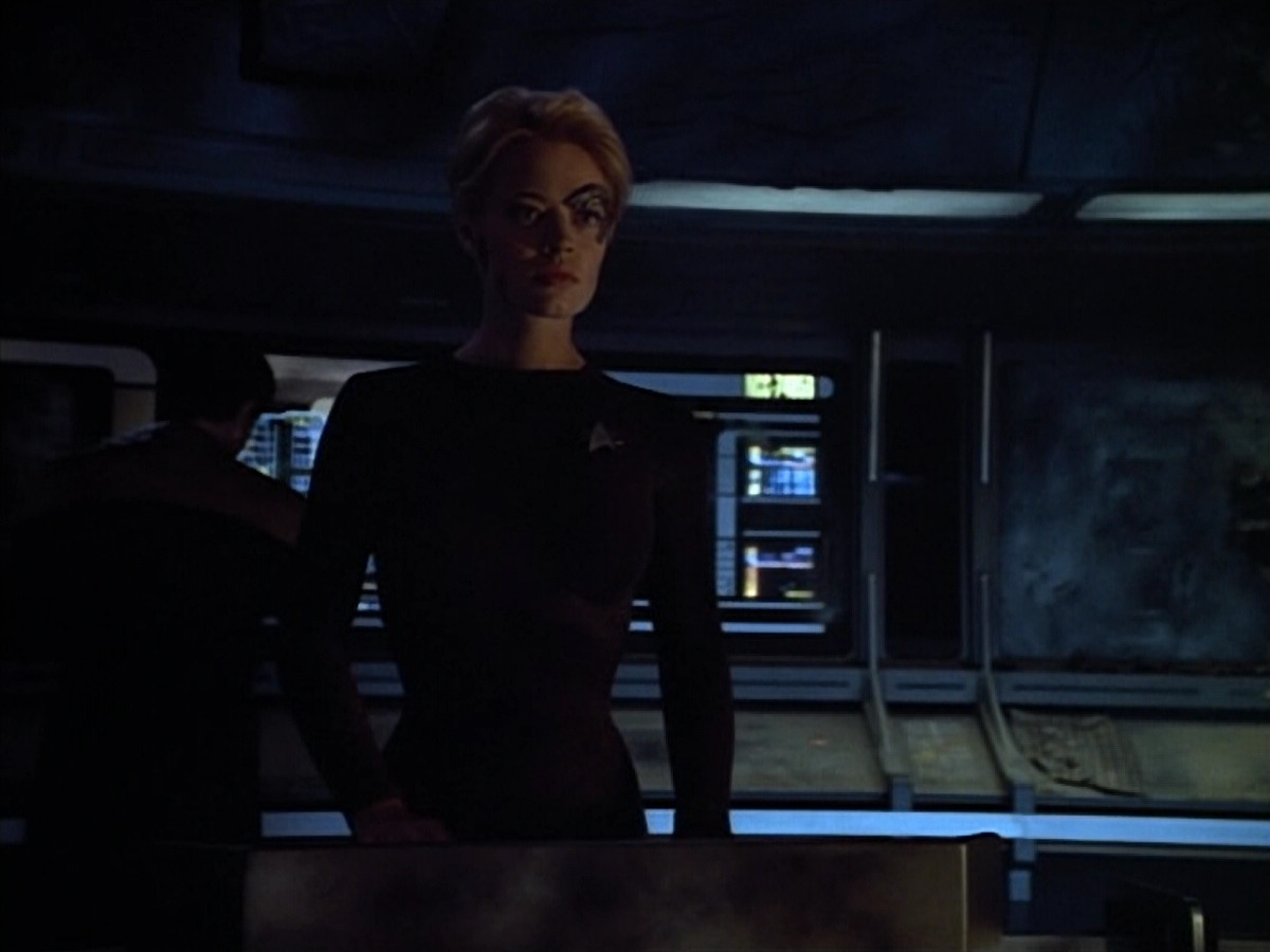 extant_StarTrek_VOY_4x08-YearOfHellPart1_03590.jpg