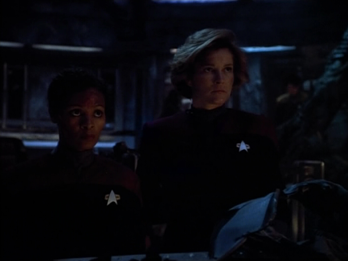 extant_StarTrek_VOY_4x08-YearOfHellPart1_03595.jpg