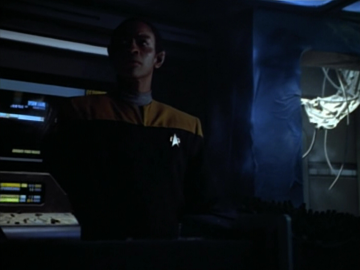 extant_StarTrek_VOY_4x08-YearOfHellPart1_03609.jpg