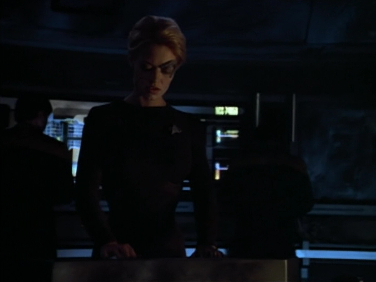 extant_StarTrek_VOY_4x08-YearOfHellPart1_03611.jpg