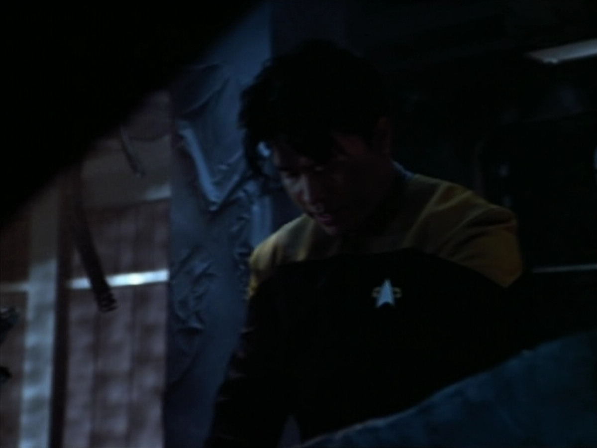 extant_StarTrek_VOY_4x08-YearOfHellPart1_03616.jpg