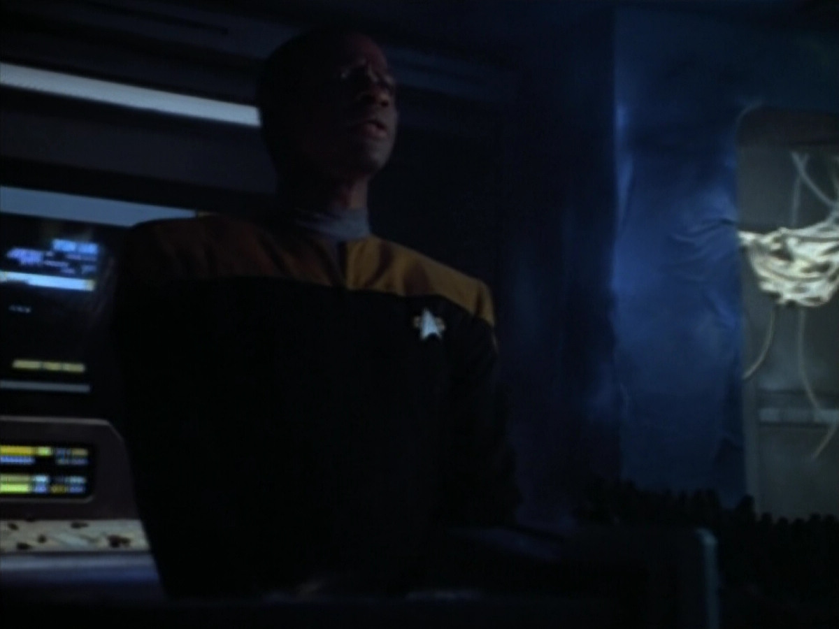 extant_StarTrek_VOY_4x08-YearOfHellPart1_03635.jpg