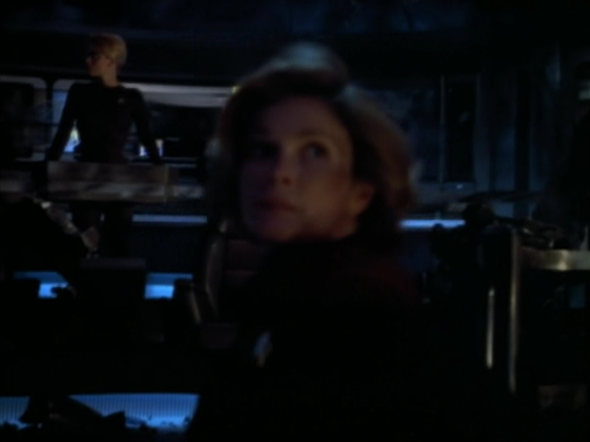 extant_StarTrek_VOY_4x08-YearOfHellPart1_03640.jpg