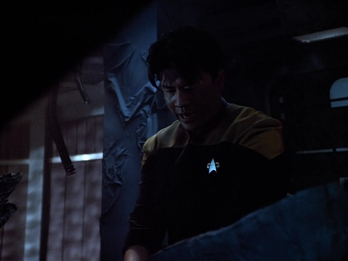 extant_StarTrek_VOY_4x08-YearOfHellPart1_03669.jpg