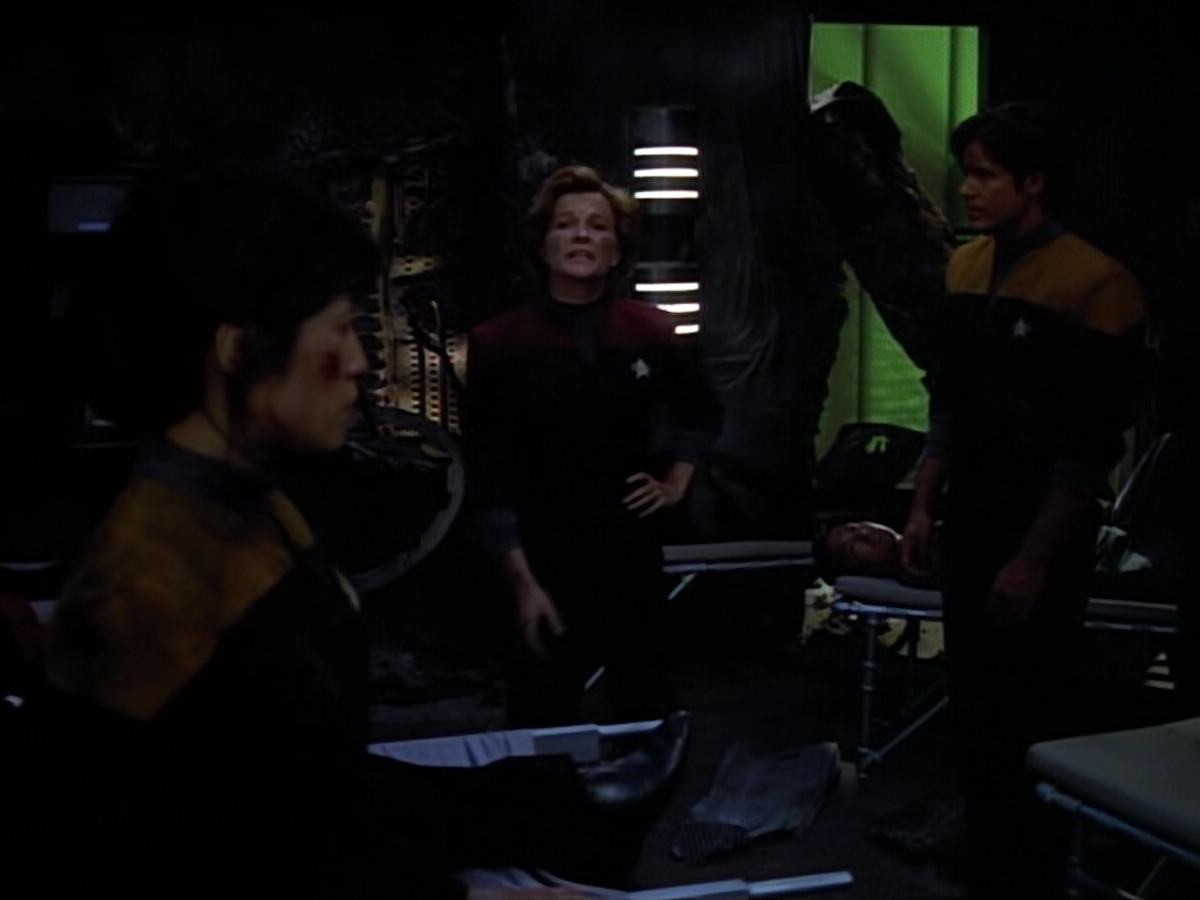 extant_StarTrek_VOY_4x08-YearOfHellPart1_03710.jpg
