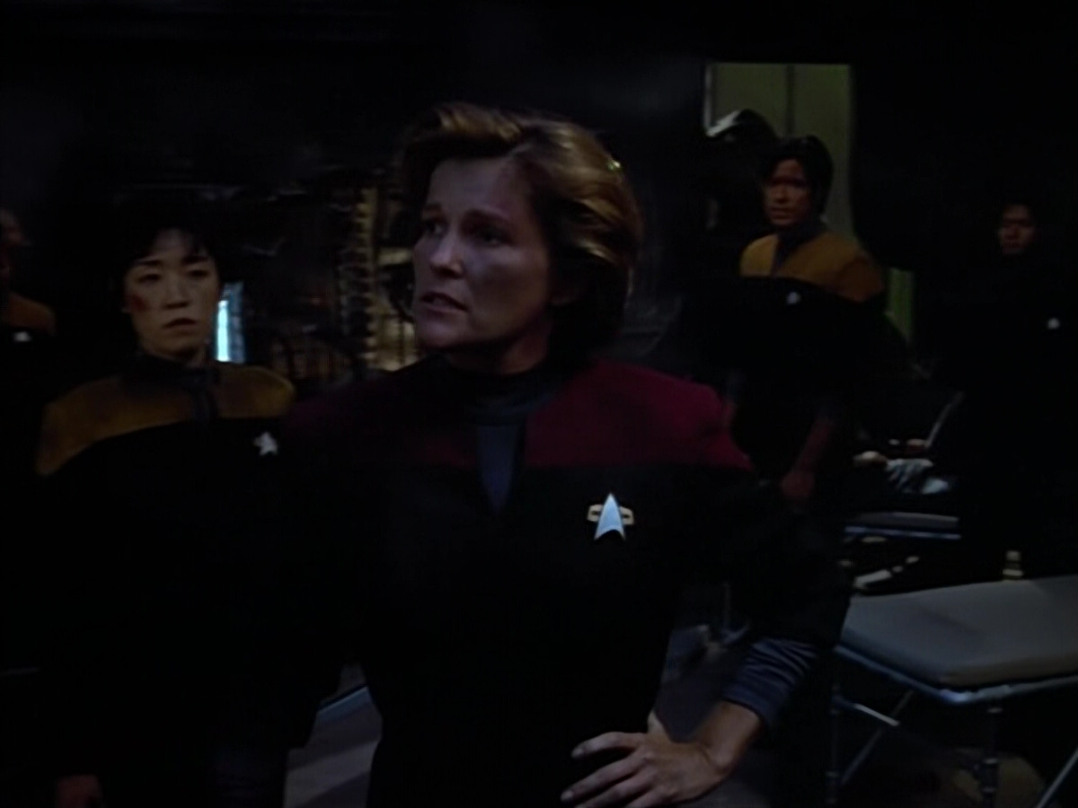 extant_StarTrek_VOY_4x08-YearOfHellPart1_03718.jpg