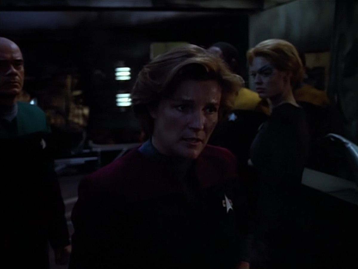 extant_StarTrek_VOY_4x08-YearOfHellPart1_03727.jpg