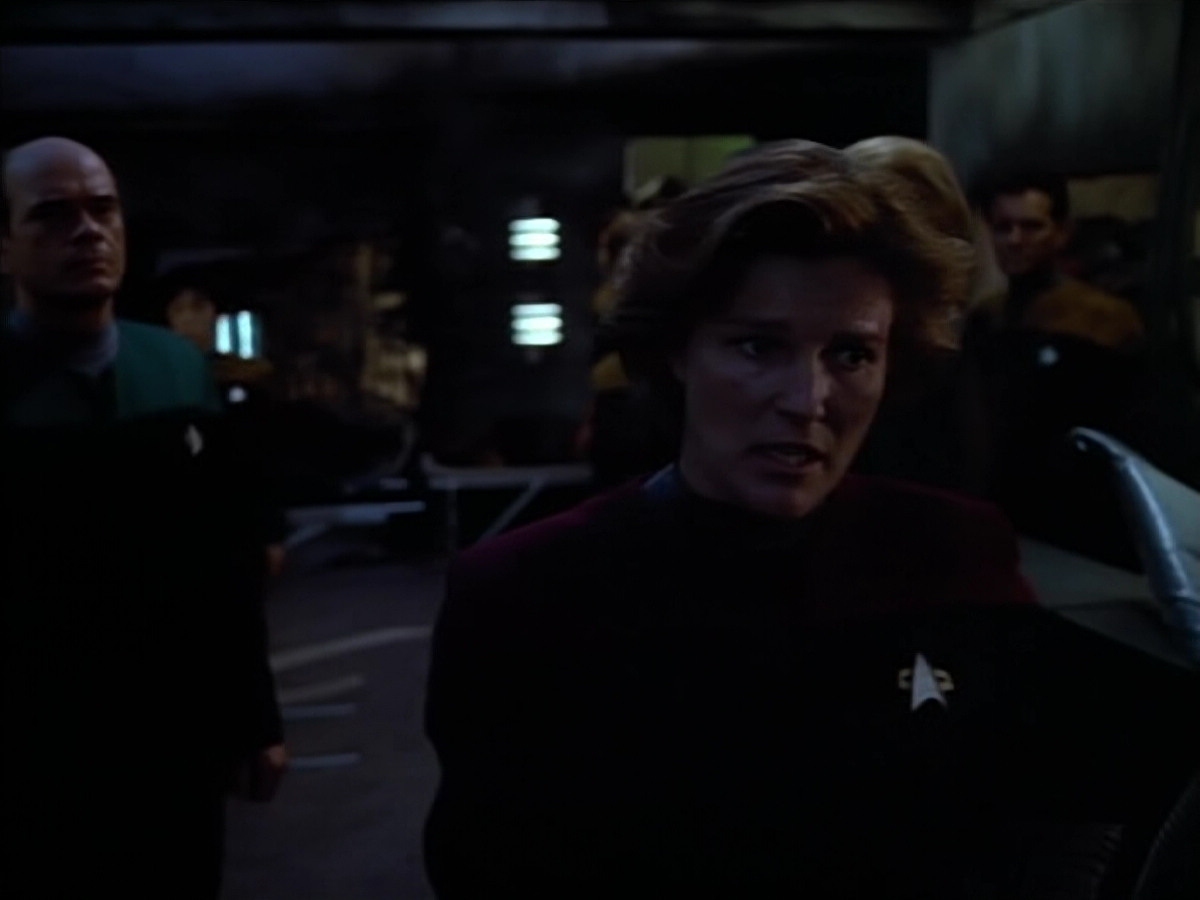 extant_StarTrek_VOY_4x08-YearOfHellPart1_03728.jpg