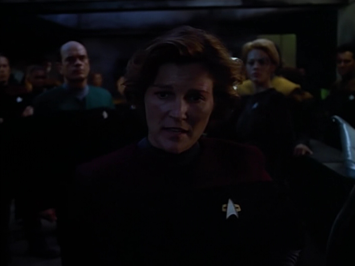 extant_StarTrek_VOY_4x08-YearOfHellPart1_03730.jpg