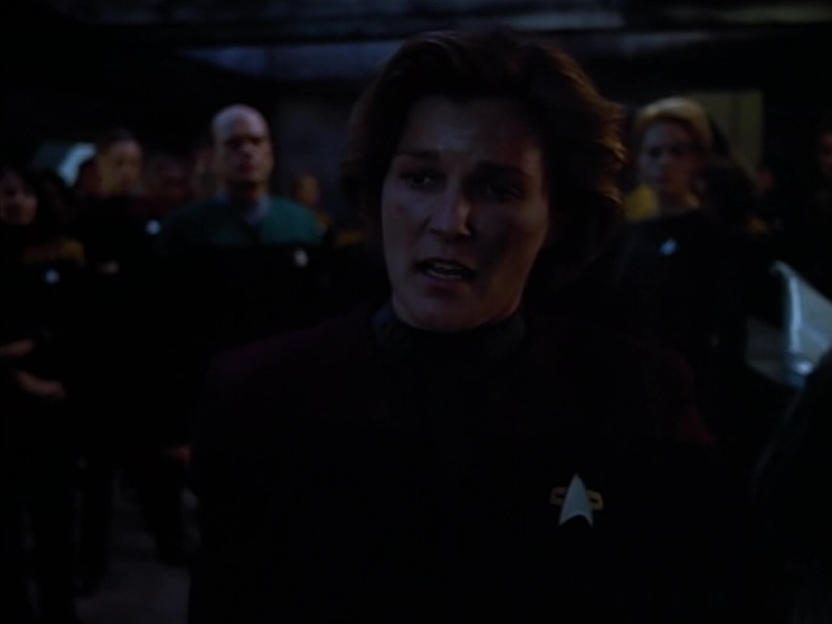 extant_StarTrek_VOY_4x08-YearOfHellPart1_03733.jpg