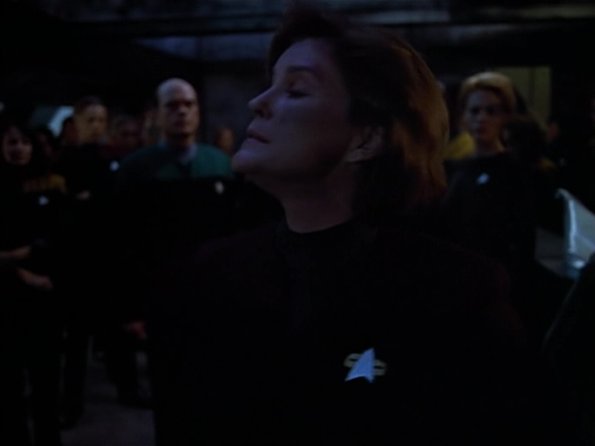 extant_StarTrek_VOY_4x08-YearOfHellPart1_03734.jpg