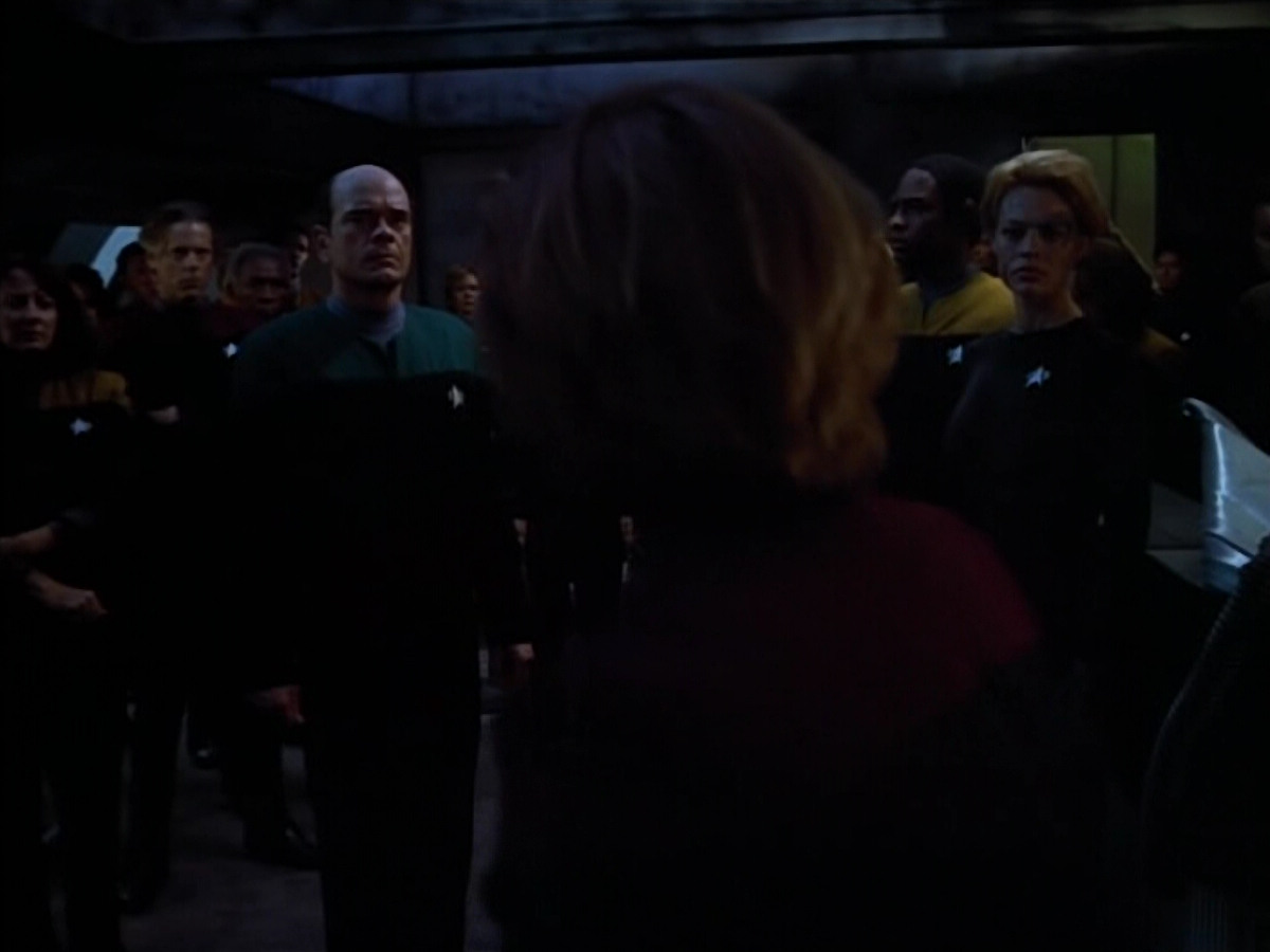 extant_StarTrek_VOY_4x08-YearOfHellPart1_03735.jpg