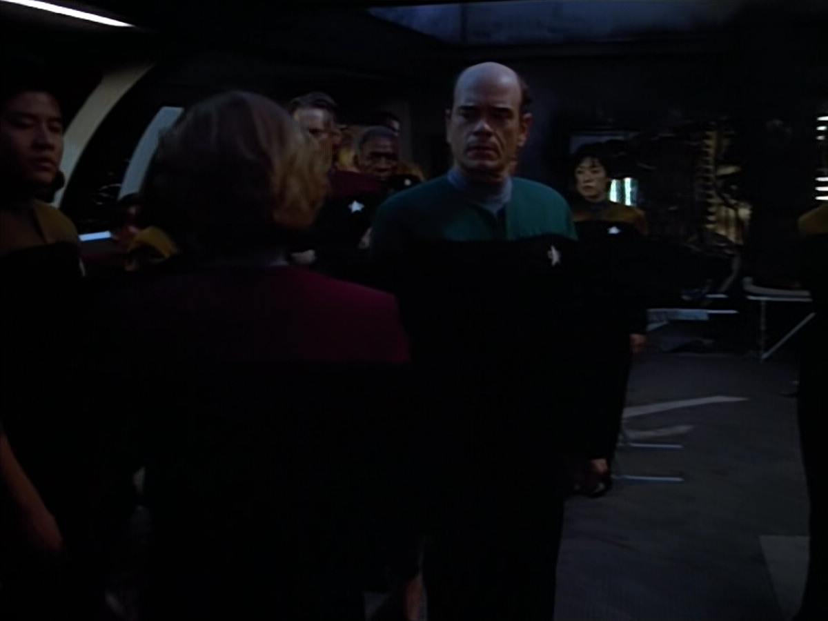 extant_StarTrek_VOY_4x08-YearOfHellPart1_03746.jpg