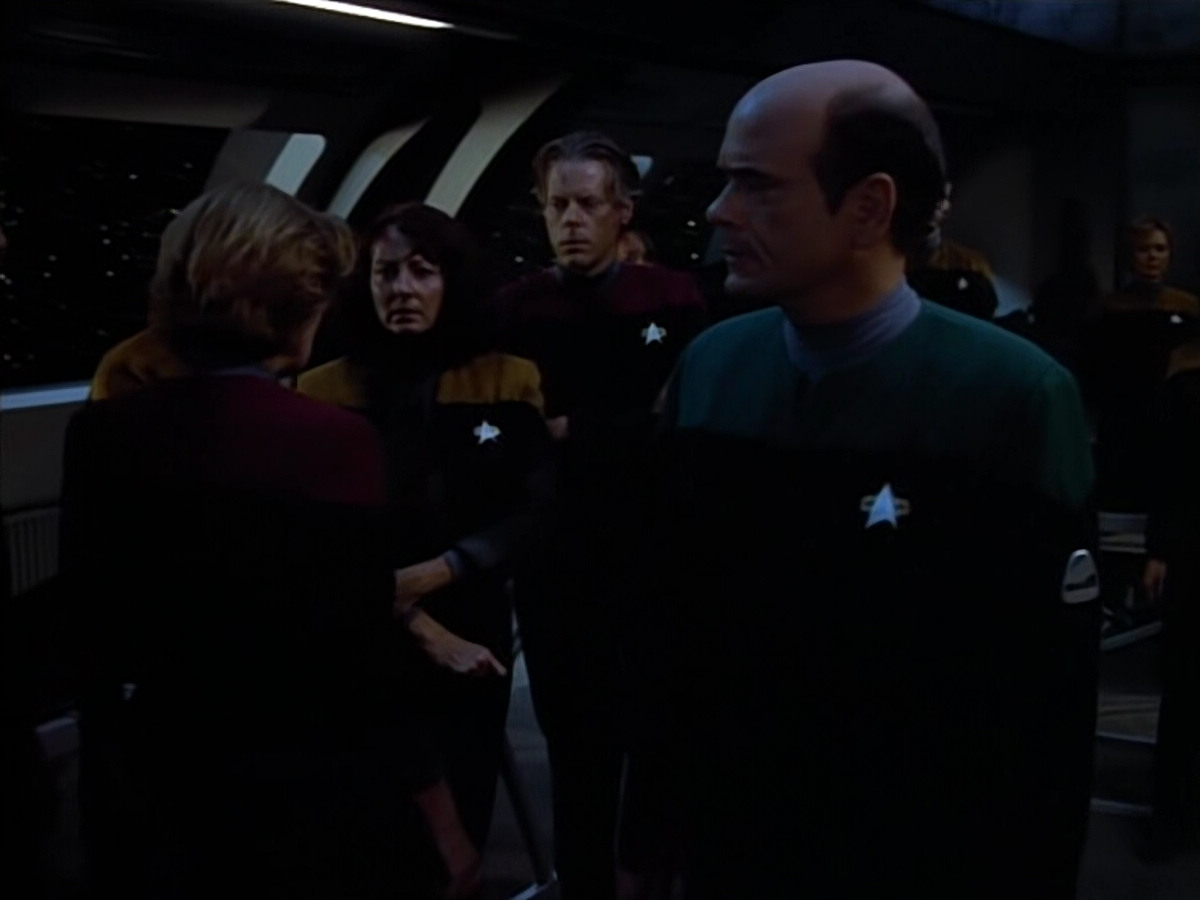 extant_StarTrek_VOY_4x08-YearOfHellPart1_03749.jpg