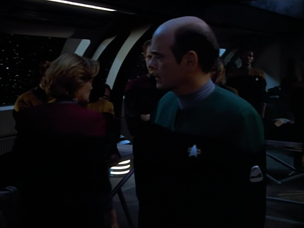 extant_StarTrek_VOY_4x08-YearOfHellPart1_03750.jpg