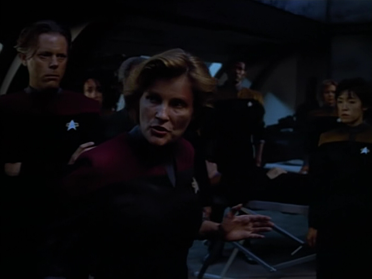 extant_StarTrek_VOY_4x08-YearOfHellPart1_03755.jpg