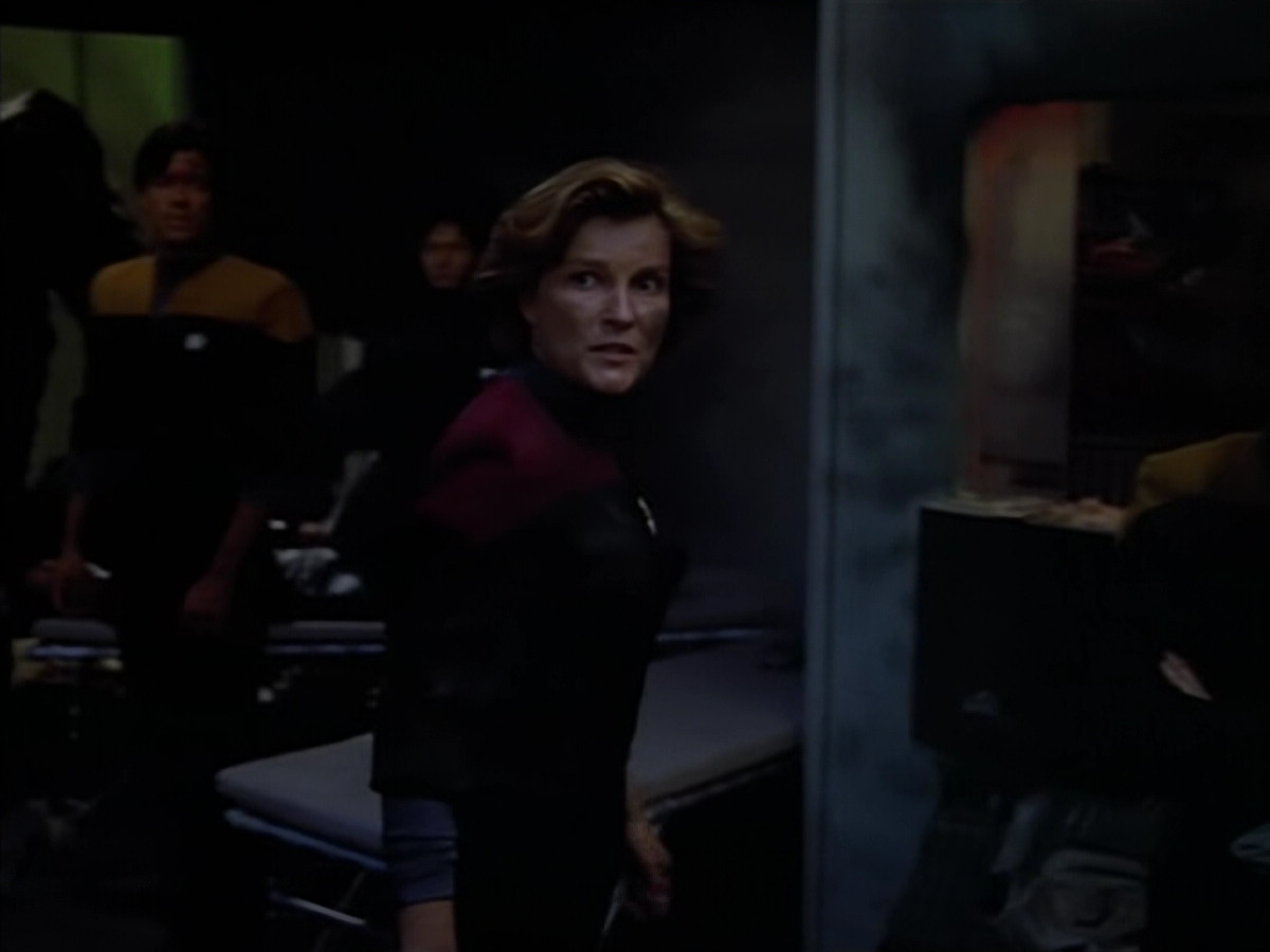extant_StarTrek_VOY_4x08-YearOfHellPart1_03762.jpg