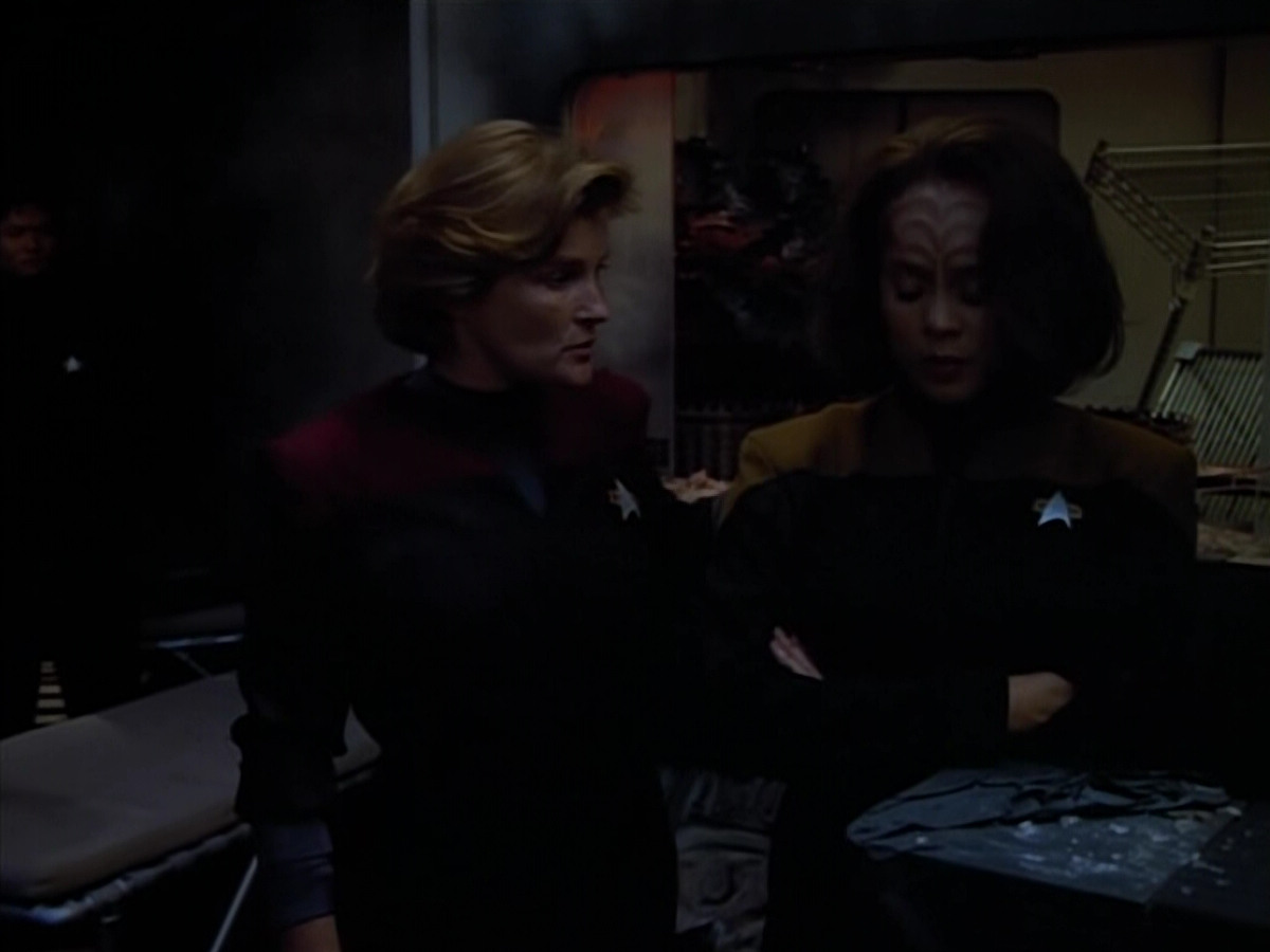 extant_StarTrek_VOY_4x08-YearOfHellPart1_03766.jpg