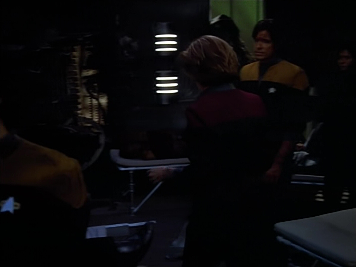 extant_StarTrek_VOY_4x08-YearOfHellPart1_03772.jpg