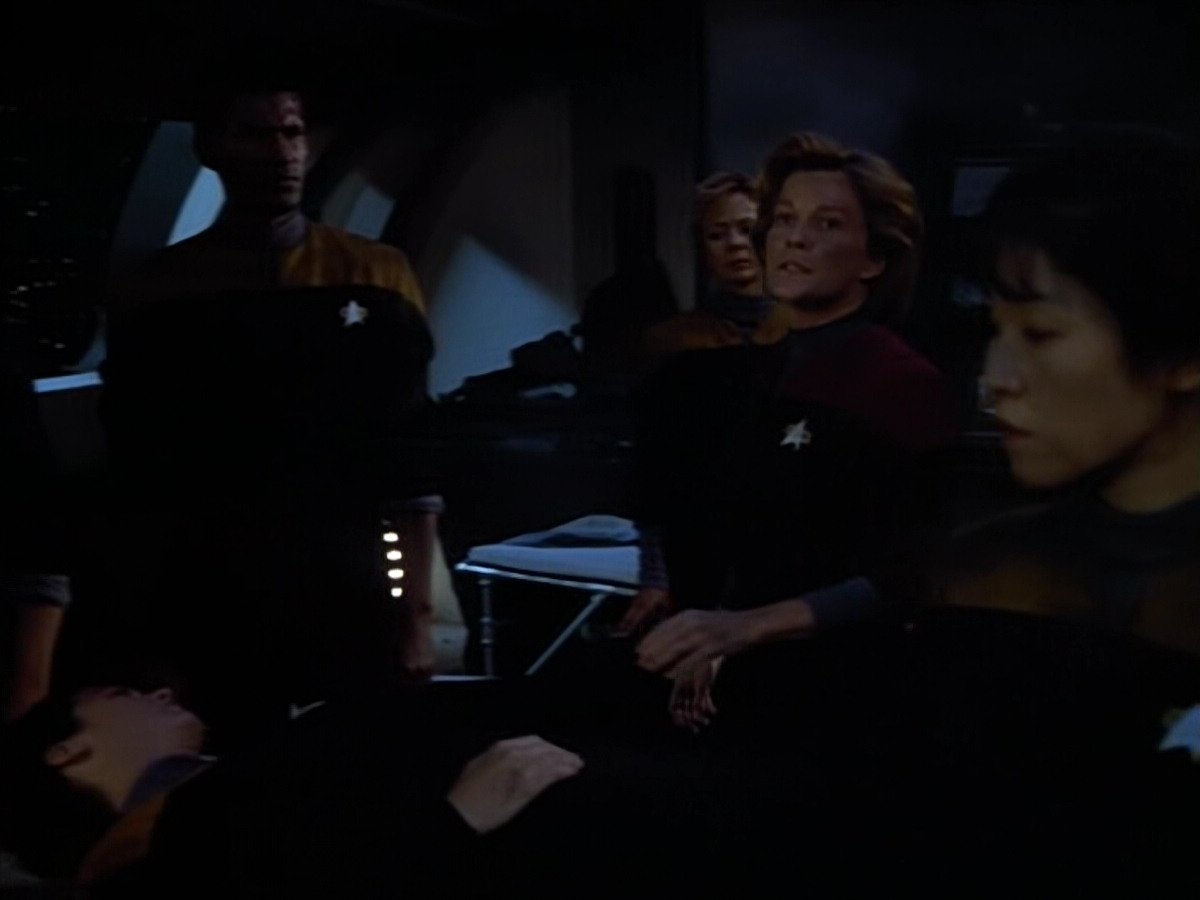 extant_StarTrek_VOY_4x08-YearOfHellPart1_03776.jpg