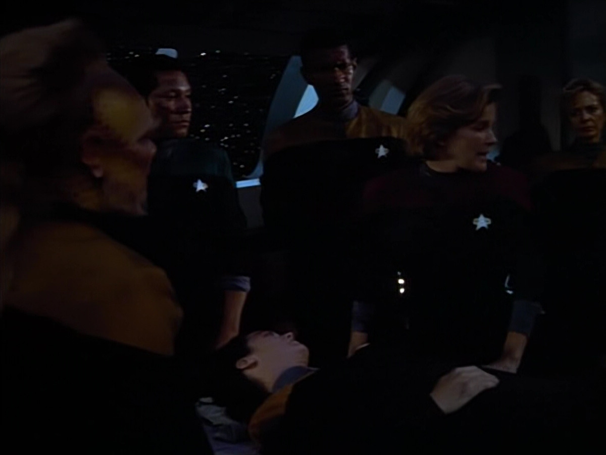 extant_StarTrek_VOY_4x08-YearOfHellPart1_03778.jpg