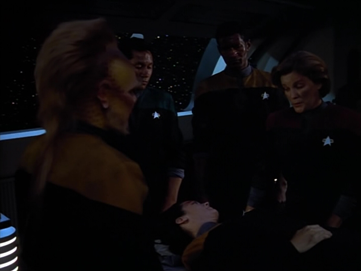 extant_StarTrek_VOY_4x08-YearOfHellPart1_03781.jpg