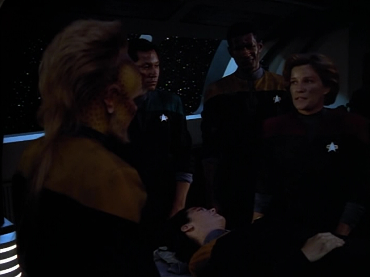 extant_StarTrek_VOY_4x08-YearOfHellPart1_03784.jpg
