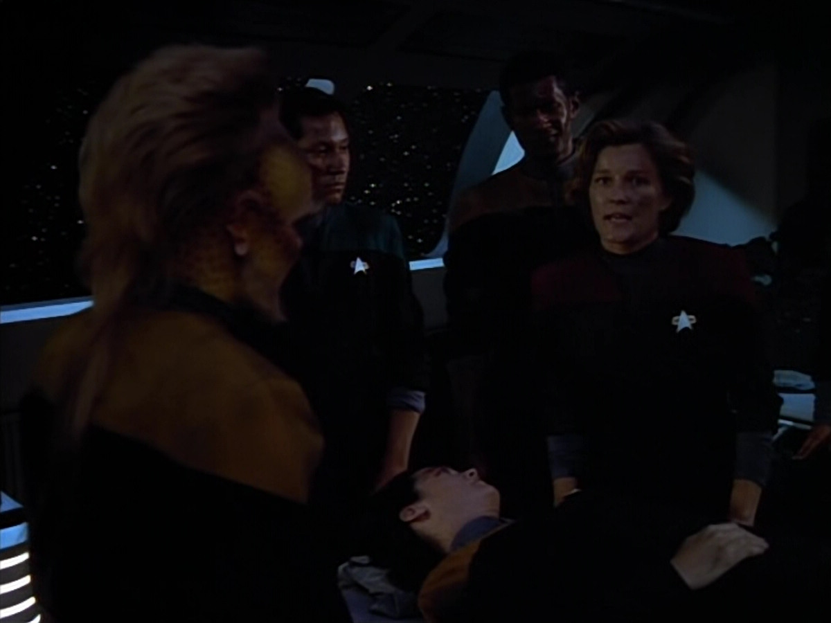 extant_StarTrek_VOY_4x08-YearOfHellPart1_03785.jpg