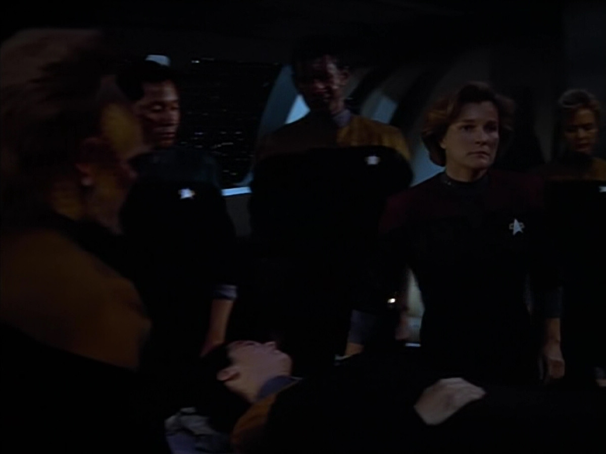 extant_StarTrek_VOY_4x08-YearOfHellPart1_03786.jpg