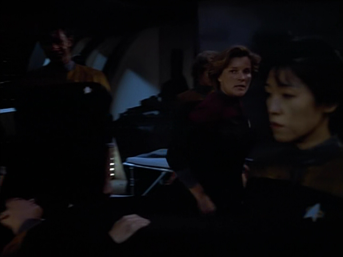 extant_StarTrek_VOY_4x08-YearOfHellPart1_03787.jpg
