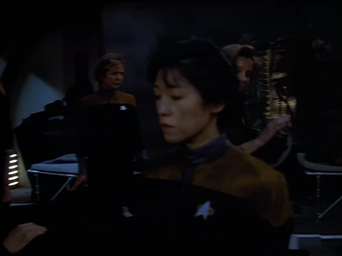 extant_StarTrek_VOY_4x08-YearOfHellPart1_03788.jpg