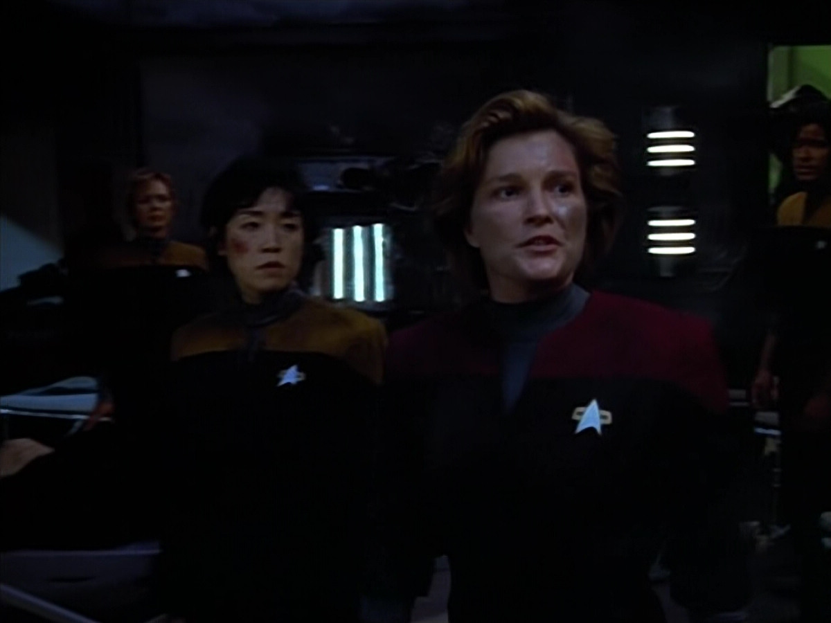 extant_StarTrek_VOY_4x08-YearOfHellPart1_03794.jpg
