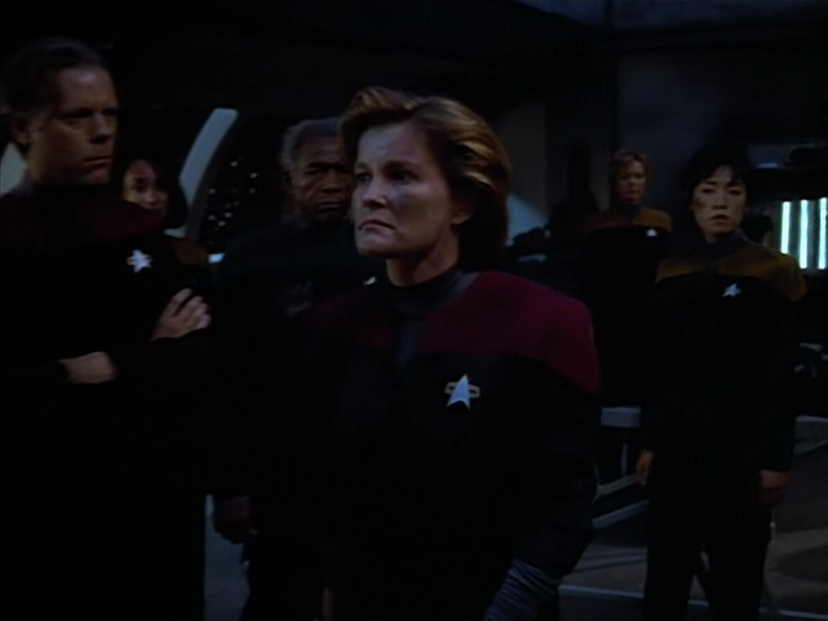 extant_StarTrek_VOY_4x08-YearOfHellPart1_03797.jpg