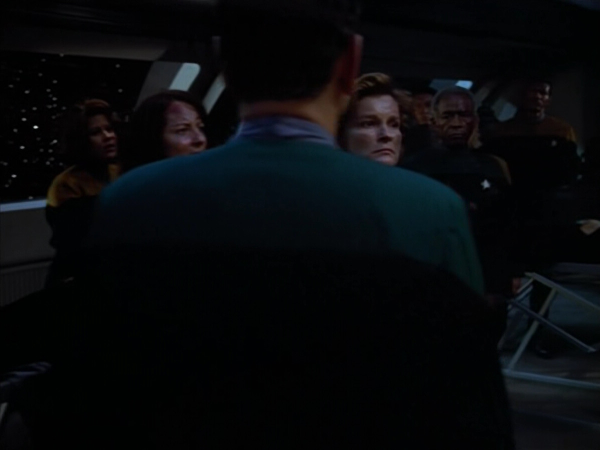 extant_StarTrek_VOY_4x08-YearOfHellPart1_03799.jpg