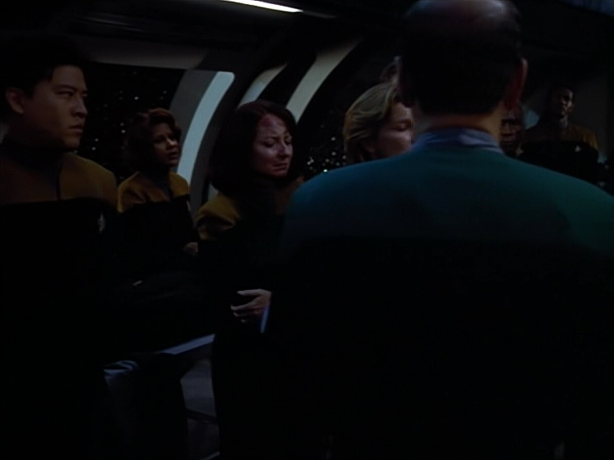 extant_StarTrek_VOY_4x08-YearOfHellPart1_03800.jpg