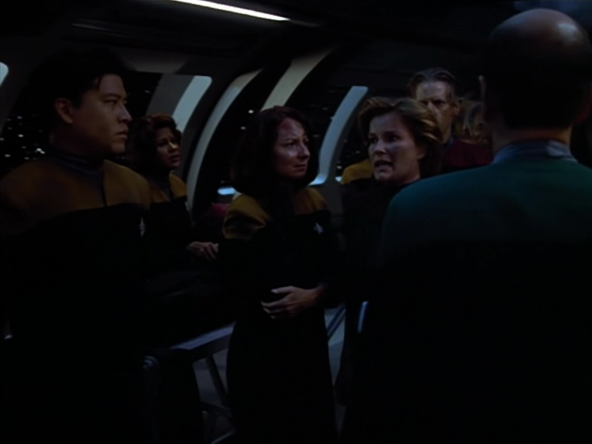 extant_StarTrek_VOY_4x08-YearOfHellPart1_03801.jpg