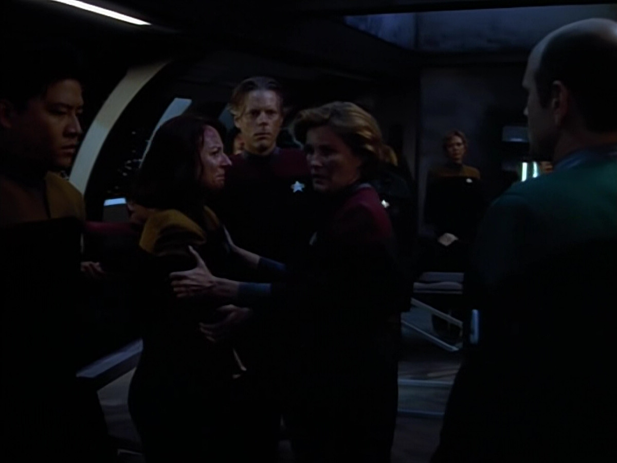extant_StarTrek_VOY_4x08-YearOfHellPart1_03804.jpg