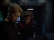 extant_StarTrek_VOY_4x08-YearOfHellPart1_03366.jpg